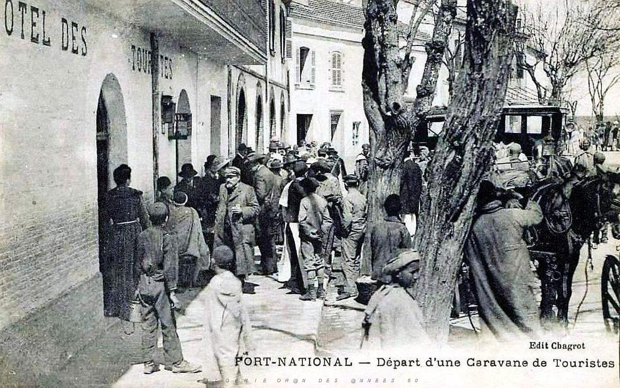 517- Fort National - Depart d'une caravane de touristes.jpg